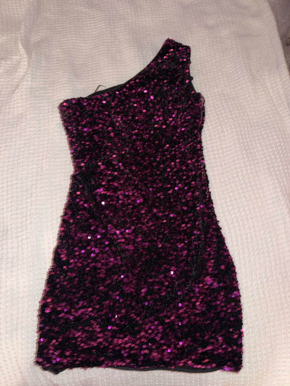 One-Shoulder Sequin Face Mask in Purple and Black